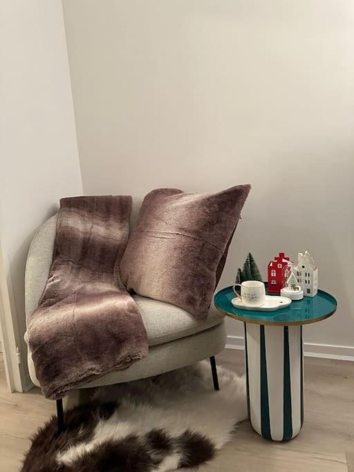 Апартаменты Studio Charmant Et Cosy Рюэй-Мальмезон Экстерьер фото